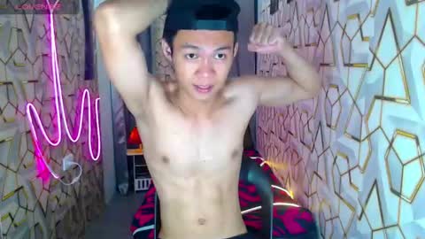 Snapshot of freakymarkxxx chatting on June 9, 4:18 pm Mark online show from June 9, 4:18 pm