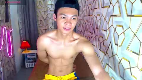 Snapshot of freakymarkxxx chatting on June 12, 10:36 am Mark online show from June 12, 10:36 am