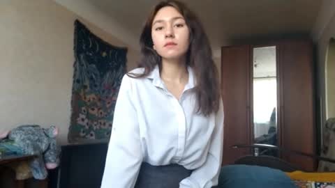 Mia online show from November 7, 9:31 am