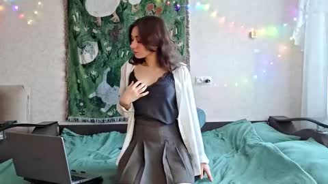 Mia online show from March 9, 7:45 am