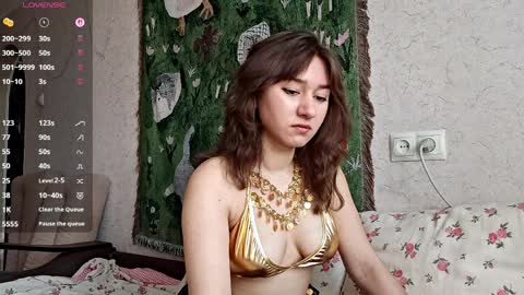 Mia online show from April 4, 7:39 am