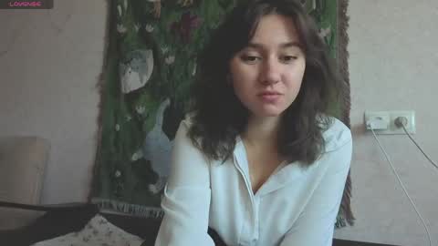 Mia online show from May 11, 7:25 am