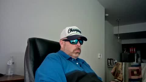 Snapshot of freedom365xxx chatting on August 2, 2:32 am freedom365xxx online show from August 2, 2:32 am