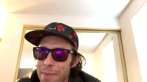 freeyourmind247 online show from December 4, 6:17 pm