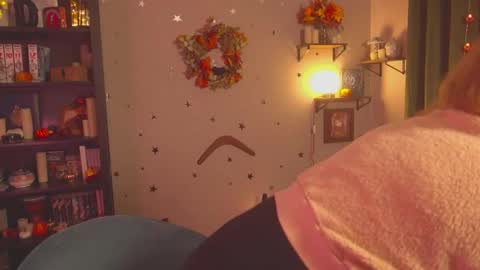 Snapshot of french_devotion chatting on December 1, 8:42 pm Louise or Lou 3 online show from December 1, 8:42 pm