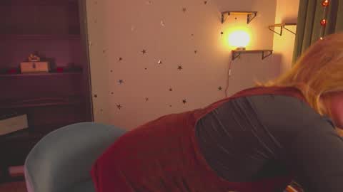 Snapshot of french_devotion chatting on December 3, 2:38 pm Louise or Lou 3 online show from December 3, 2:38 pm