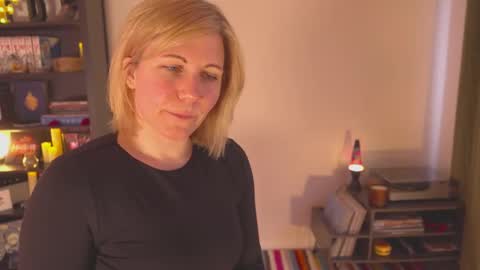 Snapshot of french_devotion chatting on January 10, 2:45 pm Louise or Lou 3 online show from January 10, 2:45 pm