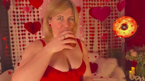 Snapshot of french_devotion chatting on February 14, 7:12 pm Louise or Lou 3 online show from February 14, 7:12 pm