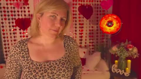 Snapshot of french_devotion chatting on February 16, 7:38 pm Louise or Lou 3 online show from February 16, 7:38 pm