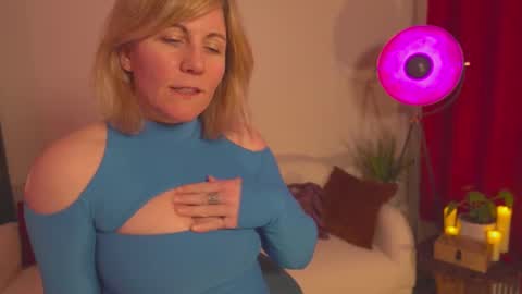 Snapshot of french_devotion chatting on March 5, 7:17 pm Louise or Lou 3 online show from March 5, 7:17 pm