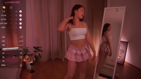 Snapshot of french_eyes chatting on March 5, 12:22 pm Emmy online show from March 5, 12:22 pm