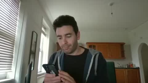 Snapshot of frenchbdmaninlondon chatting on February 5, 11:48 am Horny Paul online show from February 5, 11:48 am