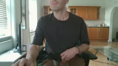 Snapshot of frenchbdmaninlondon chatting on February 6, 1:36 pm Horny Paul online show from February 6, 1:36 pm