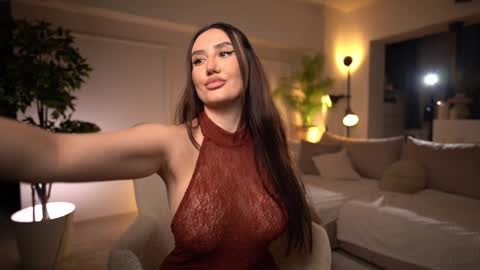 Freya online show from December 1, 6:30 pm