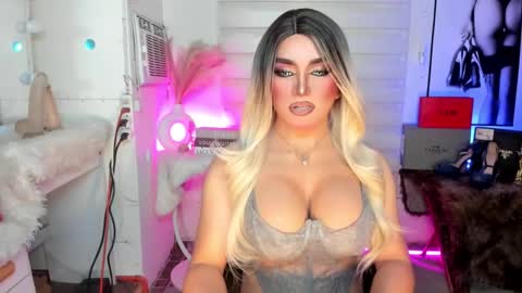 Snapshot of freya_lovestocum chatting on September 9, 2:22 am Miss Frea  online show from September 9, 2:22 am