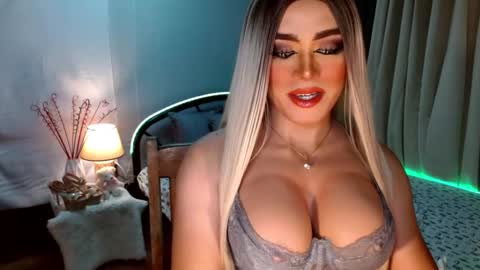 Snapshot of freya_lovestocum chatting on October 8, 12:30 am Miss Frea  online show from October 8, 12:30 am