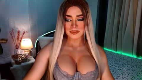 Snapshot of freya_lovestocum chatting on October 9, 12:30 am Miss Frea  online show from October 9, 12:30 am