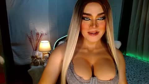 Snapshot of freya_lovestocum chatting on October 14, 1:17 am Miss Frea  online show from October 14, 1:17 am