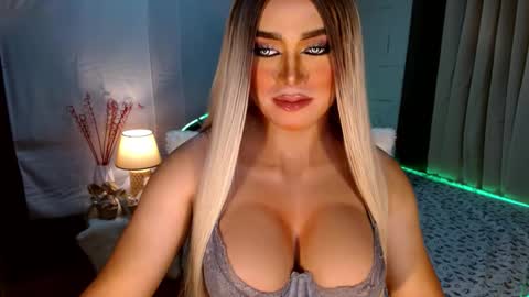 Snapshot of freya_lovestocum chatting on October 14, 8:20 pm Miss Frea  online show from October 14, 8:20 pm