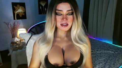 Snapshot of freya_lovestocum chatting on March 20, 12:48 am Miss Frea online show from March 20, 12:48 am