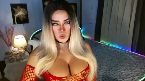 Snapshot of freya_lovestocum chatting on May 29, 12:19 am Miss Frea online show from May 29, 12:19 am