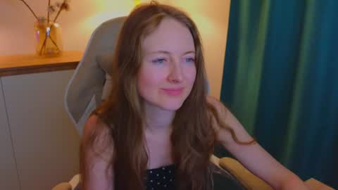 Freya online show from December 5, 7:49 pm