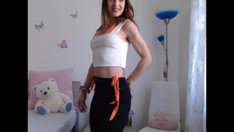Snapshot of freyamuse chatting on April 21, 9:15 am FreyaMuse online show from April 21, 9:15 am
