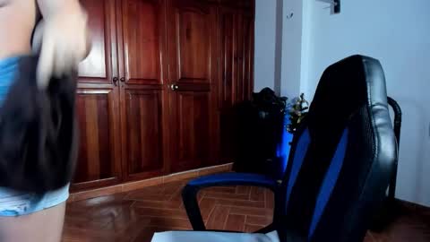 freyanatural online show from December 16, 12:04 am