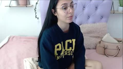 Snapshot of freyja_01 chatting on October 1, 9:43 pm Freyja online show from October 1, 9:43 pm