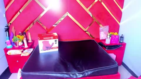 Snapshot of freyja_naugthy chatting on July 21, 1:35 pm freyja_naugthy online show from July 21, 1:35 pm