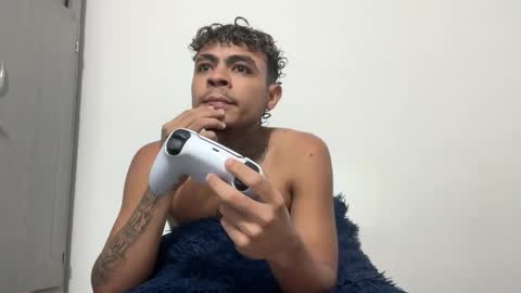 freyva_ online show from December 2, 5:35 am