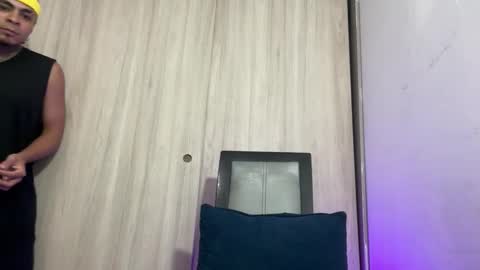 freyva_ online show from April 9, 6:19 am