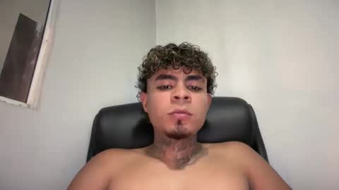 freyva_ online show from April 25, 11:35 pm