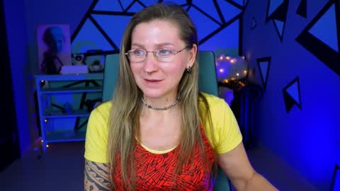 Snapshot of fridatander chatting on December 17, 8:12 am Frida Tander online show from December 17, 8:12 am