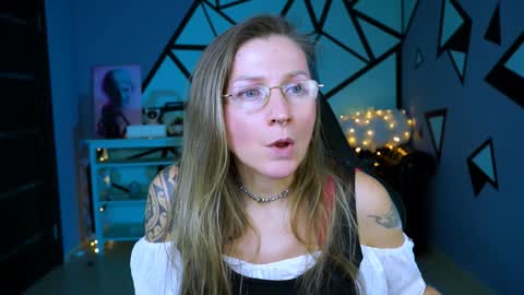 Snapshot of fridatander chatting on December 22, 1:44 pm Frida Tander online show from December 22, 1:44 pm