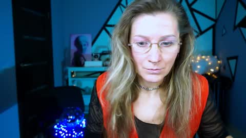 Snapshot of fridatander chatting on December 26, 9:11 am Frida Tander online show from December 26, 9:11 am