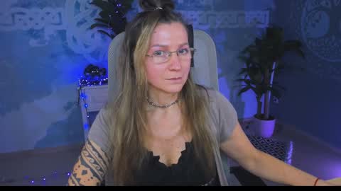 Snapshot of fridatander chatting on December 29, 9:17 am Frida Tander online show from December 29, 9:17 am