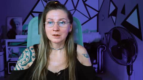 Snapshot of fridatander chatting on January 23, 12:09 pm Frida Tander online show from January 23, 12:09 pm