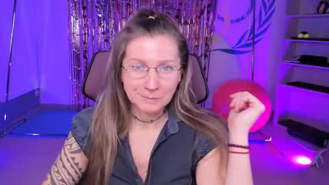 Snapshot of fridatander chatting on February 20, 9:11 am Frida Tander online show from February 20, 9:11 am