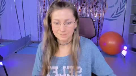 Snapshot of fridatander chatting on March 1, 9:18 am Frida Tander online show from March 1, 9:18 am