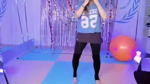 Snapshot of fridatander chatting on March 1, 12:23 pm Frida Tander online show from March 1, 12:23 pm