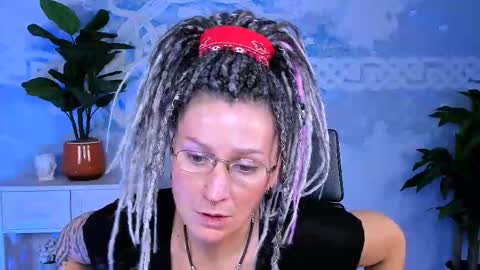 Snapshot of fridatander chatting on October 6, 5:05 am Frida Tander online show from October 6, 5:05 am