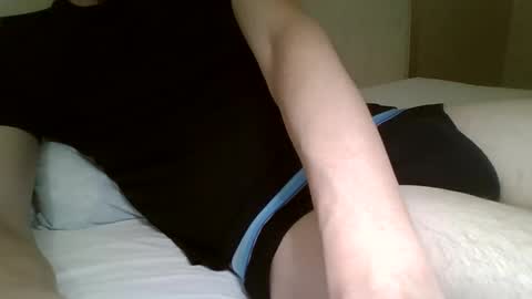 Snapshot of friendly_frank_18 chatting on April 1, 8:28 pm friendly_frank_18 online show from April 1, 8:28 pm
