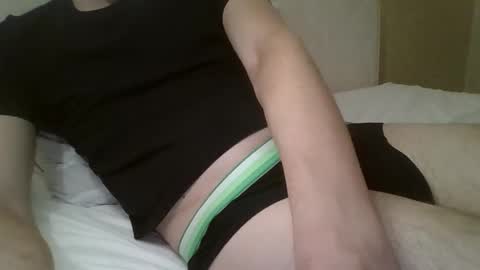 Snapshot of friendly_frank_18 chatting on April 27, 9:35 pm friendly_frank_18 online show from April 27, 9:35 pm