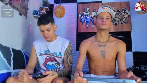 Snapshot of friendsofeverything_ chatting on November 21, 1:10 pm Adam y pitter online show from November 21, 1:10 pm