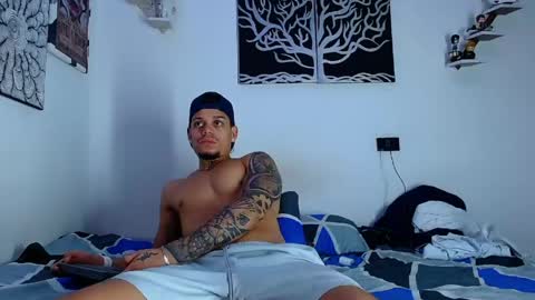 Snapshot of friendsofeverything_ chatting on May 24, 1:54 am Adam y pitter online show from May 24, 1:54 am