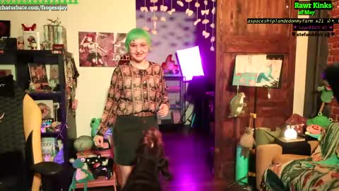 Snapshot of frogessjay chatting on May 19, 7:31 pm Jaywise Frogfoot online show from May 19, 7:31 pm