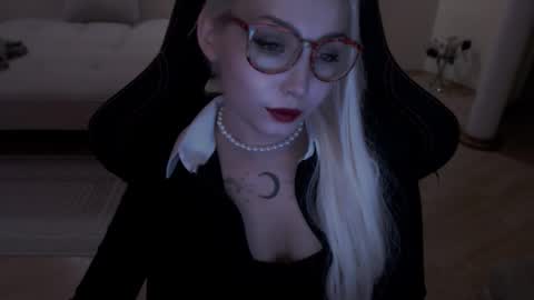 Lilith online show from March 18, 9:18 pm