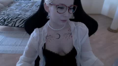 Lilith online show from May 5, 12:02 pm