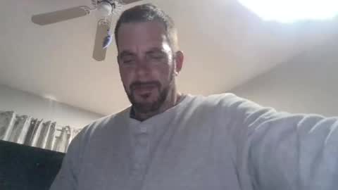 frostydhoman1221 online show from December 2, 7:58 am